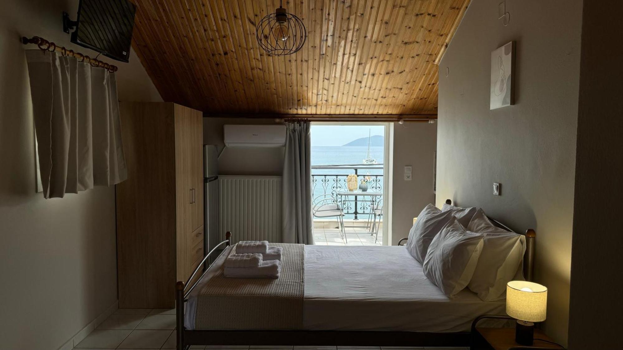 Sea Side Studios Agia Efimia Exterior photo